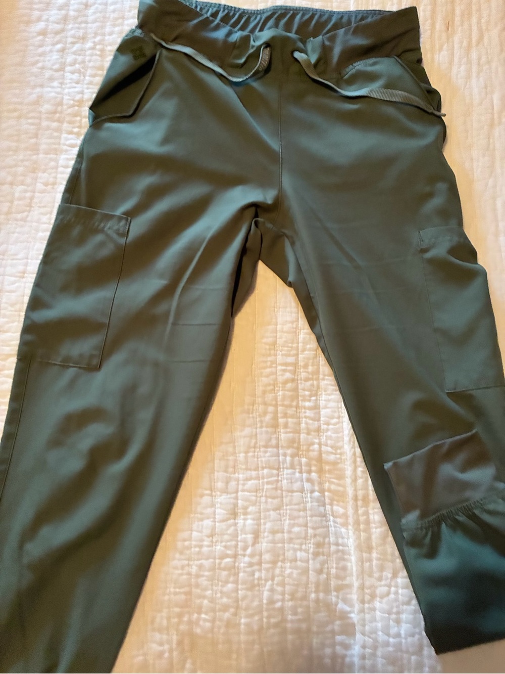 Med Couture Olive Green Women's Cargo Scrub Pants Small